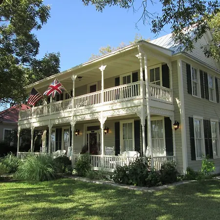 Carriage House Fredericksburg Bed and Breakfast